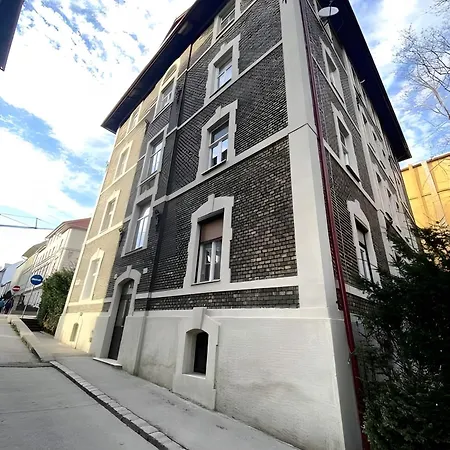 Zehnhaus * ברטיסלאבה